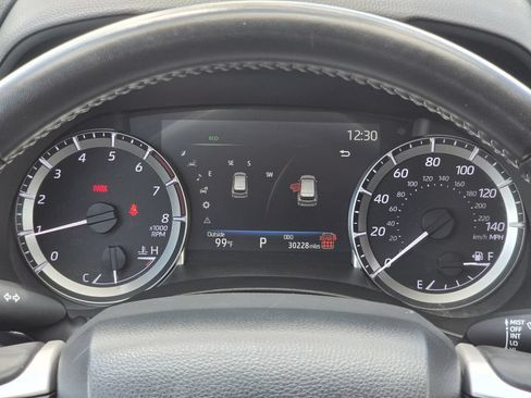 Used 2025 Toyota Highlander LE FWD image 16