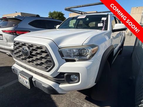 Used 2021 Toyota Tacoma TRD Off-Road w/ Technology Package AWD/4WD image 2
