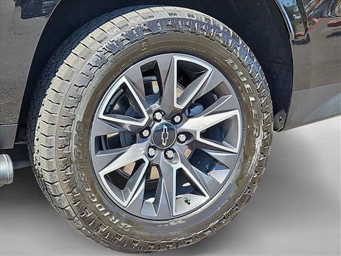 Used 2023 Chevrolet Suburban Z71 w/ Luxury Package AWD/4WD image 30