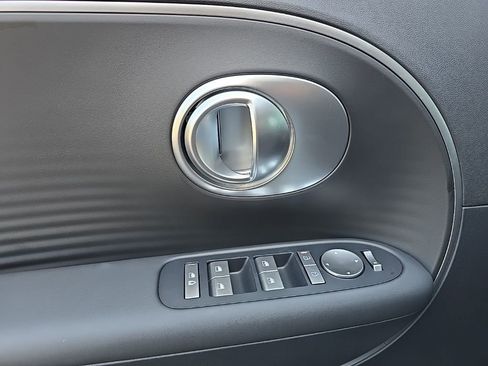 New 2026 Hyundai Ioniq 9 SE image 17
