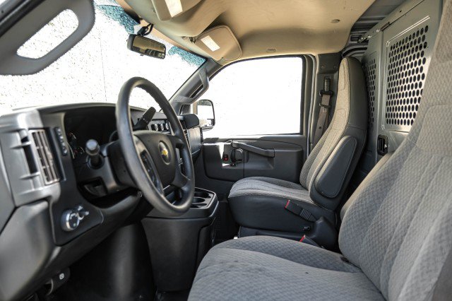 Used 2020 Chevrolet Express 3500 w/ Driver Convenience Package RWD image 3