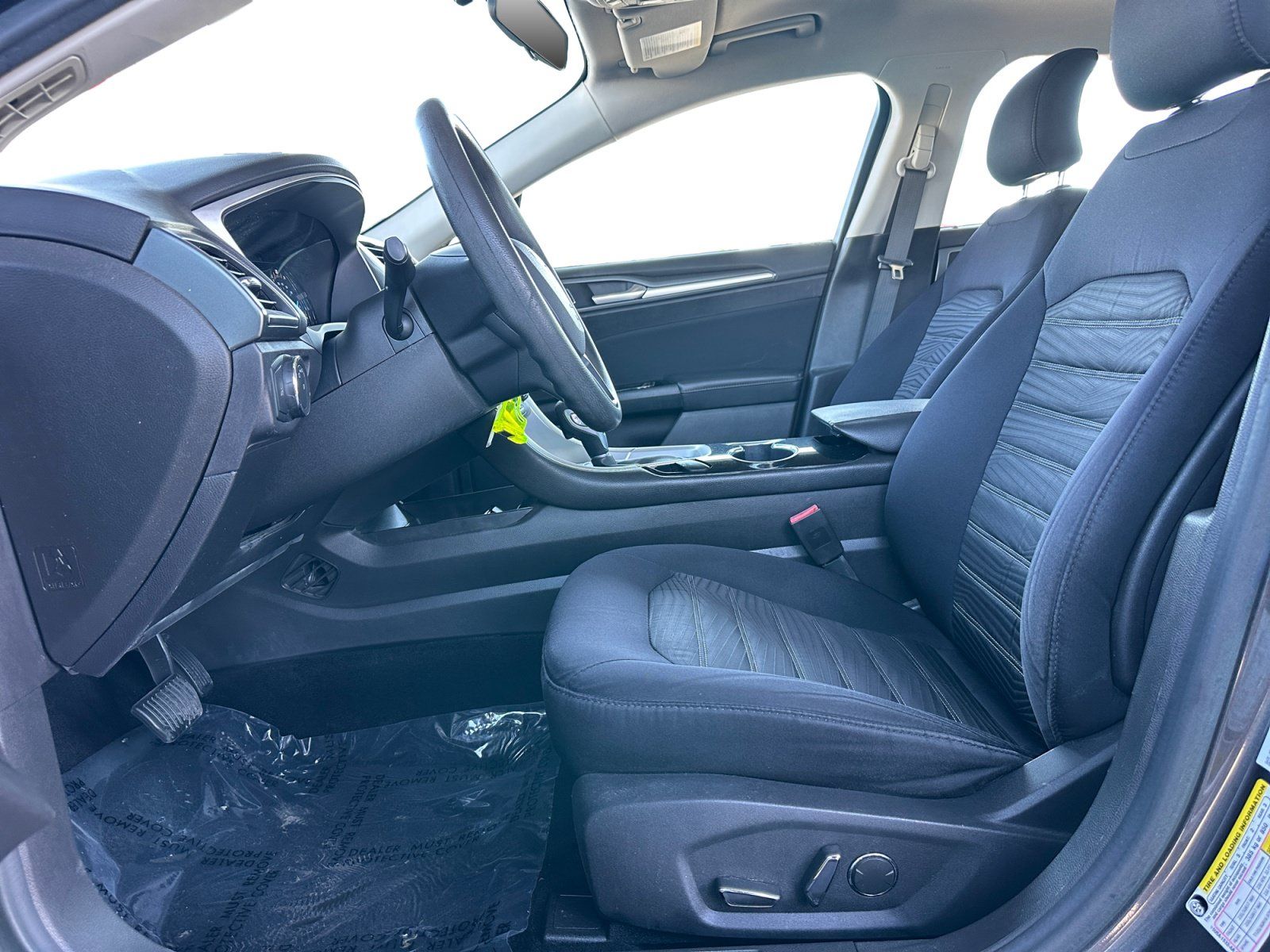 Used 2016 Ford Fusion SE FWD image 9