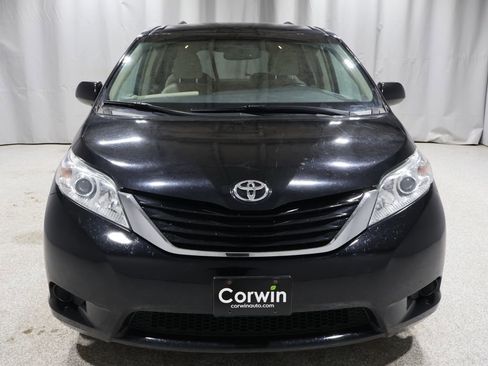 Used 2016 Toyota Sienna LE image 7