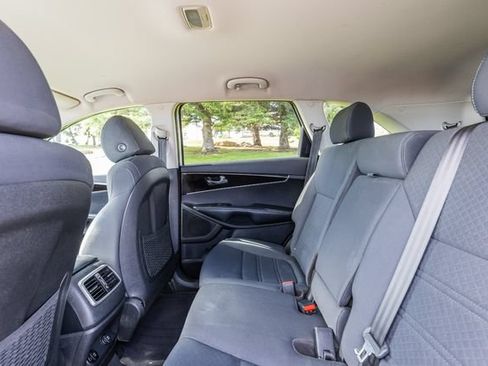 Used 2019 Kia Sorento FWD image 15