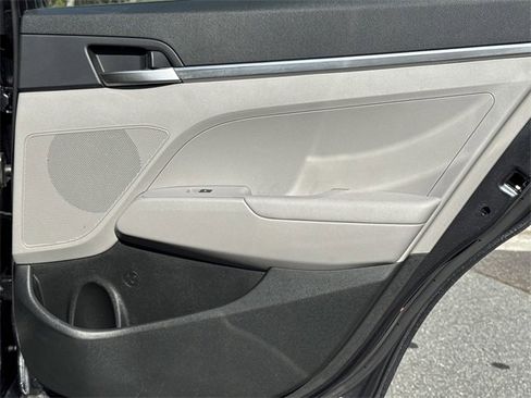 Used 2020 Hyundai Elantra SE w/ Cargo Package (C1) image 16