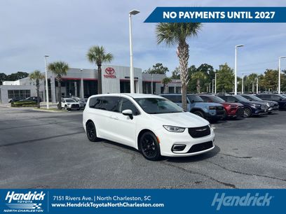 Used 2023 Chrysler Pacifica Touring-L