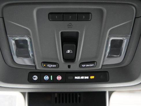 New 2025 GMC Sierra 1500 Elevation image 38