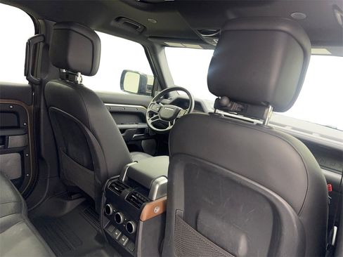Used 2023 Land Rover Defender 130 X-Dynamic SE image 45