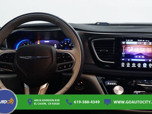 Used 2017 Chrysler Pacifica Limited w/ Advanced Safetytec Group FWD image 5