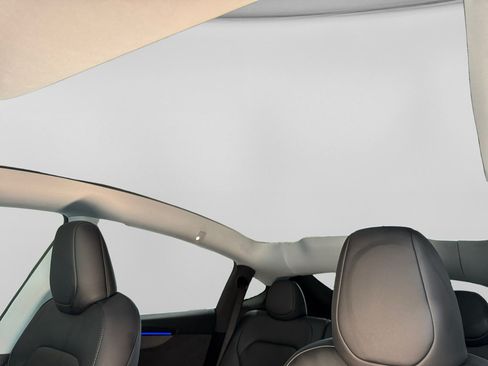 Used 2026 Tesla Model Y 2WD image 21