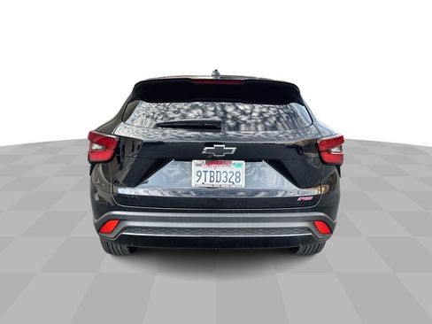 Used 2025 Chevrolet Trax RS w/ Sunroof Package FWD image 7