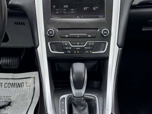 Used 2016 Ford Fusion SE FWD image 17
