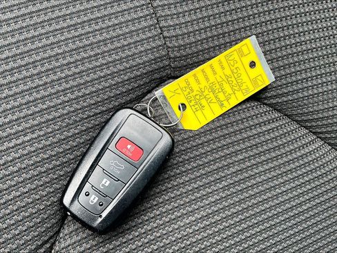 Used 2022 Toyota Highlander LE image 15