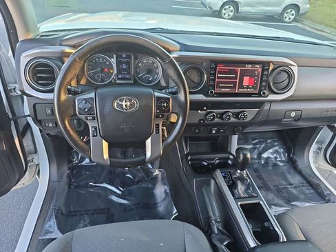 Used 2020 Toyota Tacoma SR5 image 15