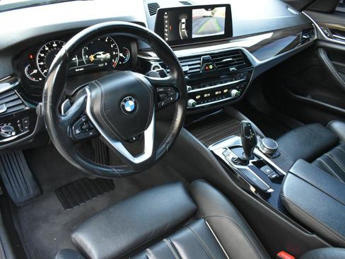 Used 2019 BMW 530i xDrive w/ Convenience Package AWD/4WD image 10