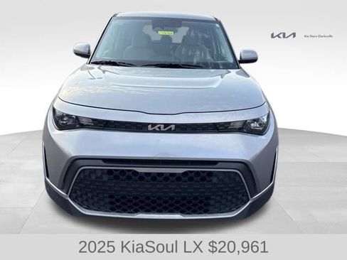 Used 2025 Kia Soul LX FWD image 3