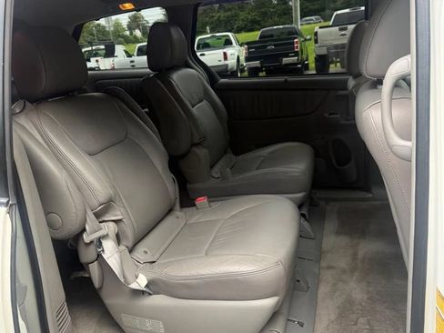 Used 2009 Toyota Sienna XLE FWD image 19