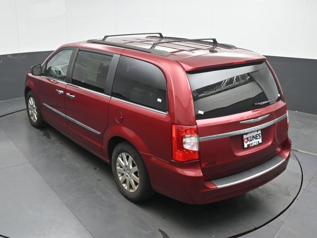 Used 2016 Chrysler Town & Country Touring w/ Driver Convenience Group FWD image 33