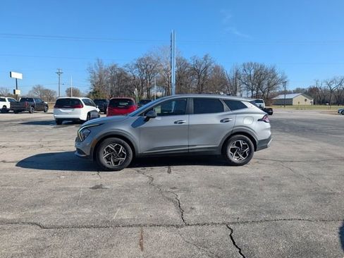 Used 2023 Kia Sportage LX FWD image 5