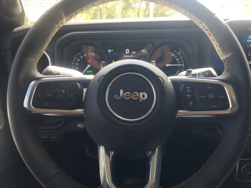 Used 2024 Jeep Wrangler Sahara w/ Safety Group image 18