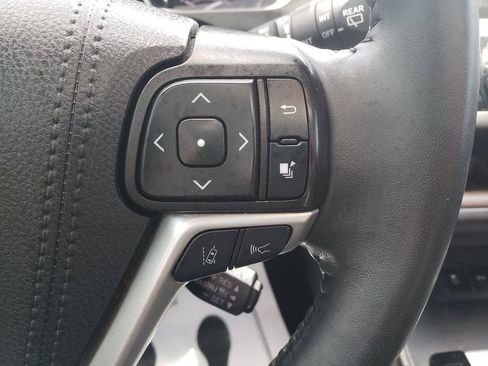 Certified 2019 Toyota Highlander XLE FWD image 14