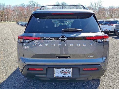 New 2025 Nissan Pathfinder SV image 7