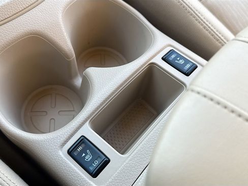 Used 2019 Nissan Rogue SV w/ Premium Package image 12