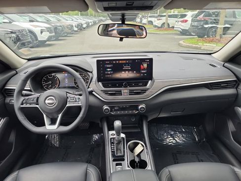 Used 2025 Nissan Altima 2.5 SL FWD image 9