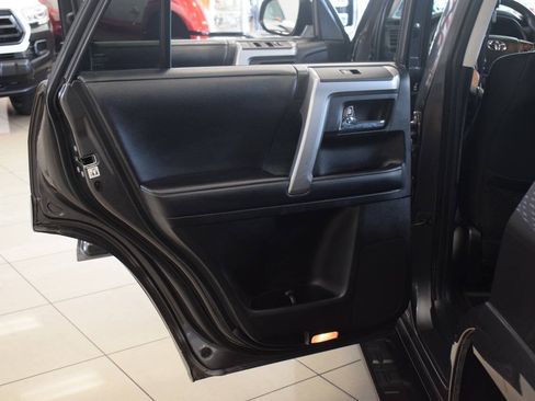Used 2019 Toyota 4Runner SR5 AWD/4WD image 33
