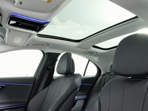 Used 2025 Mercedes-Benz E 350 4MATIC Sedan image 38