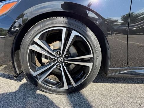 Certified 2020 Nissan Sentra SR w/ Premium Package FWD image 14