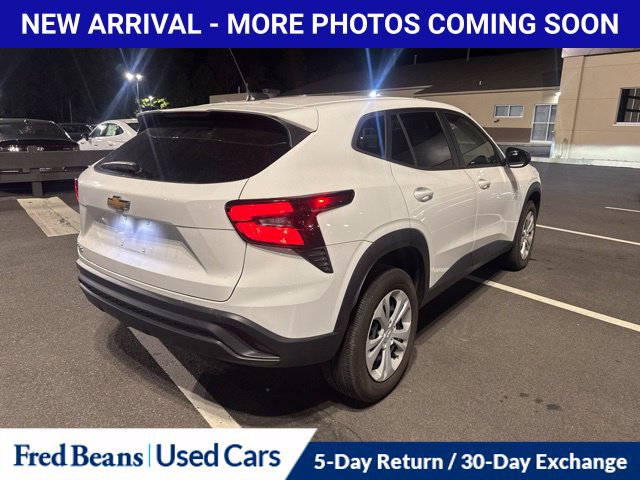 Used 2025 Chevrolet Trax LS FWD image 3