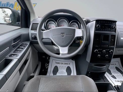 Used 2010 Dodge Grand Caravan SE FWD image 12