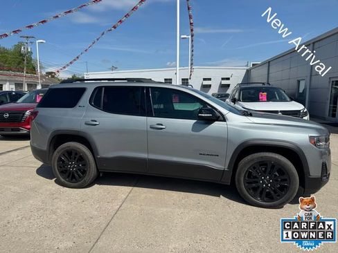 Used 2023 GMC Acadia SLT w/ Elevation Edition image 3
