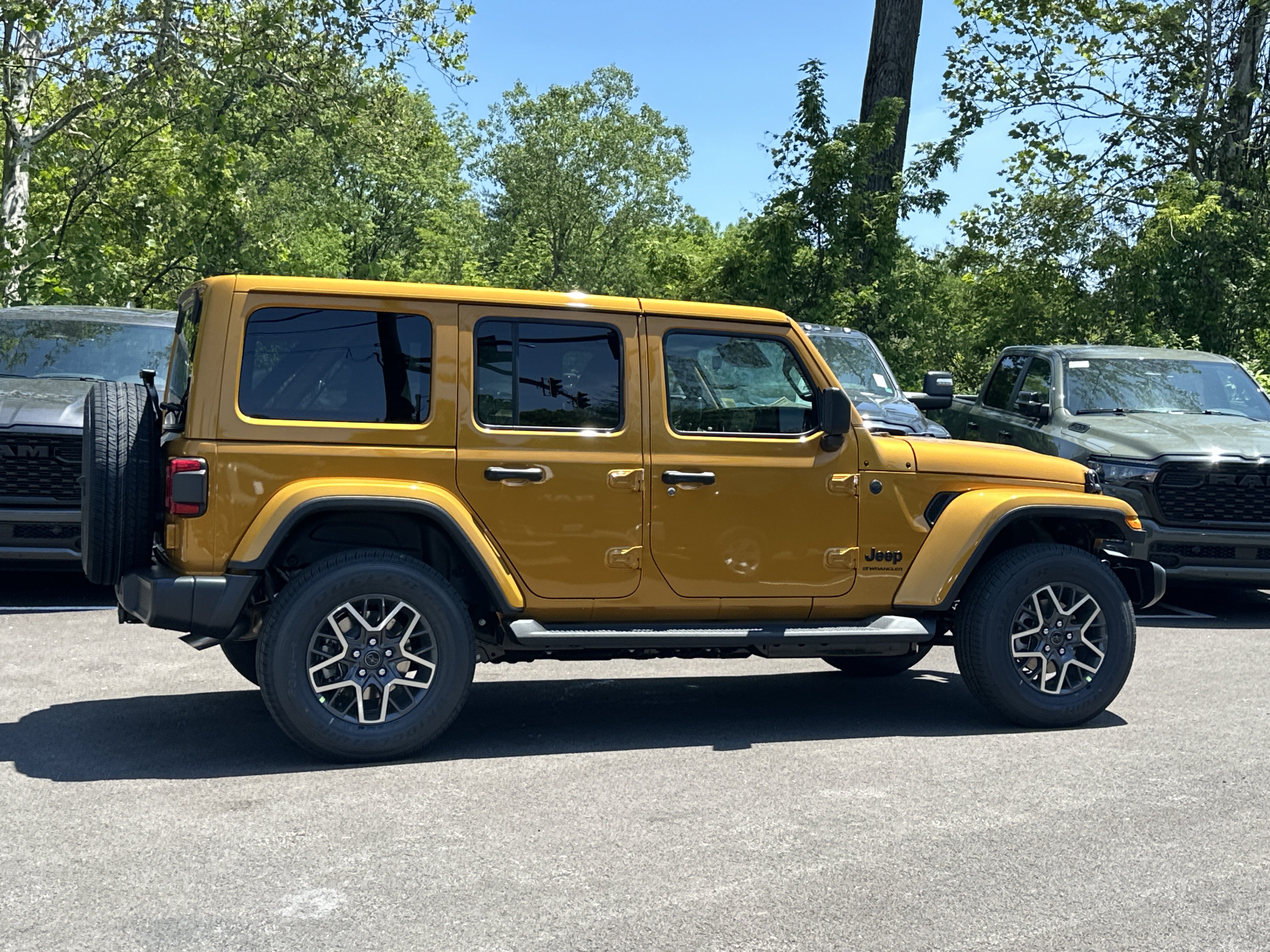 New 2026 Jeep Wrangler Unlimited Sahara AWD/4WD image 18