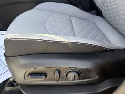 Used 2020 Chevrolet Equinox LS w/ LS Convenience Package FWD image 15
