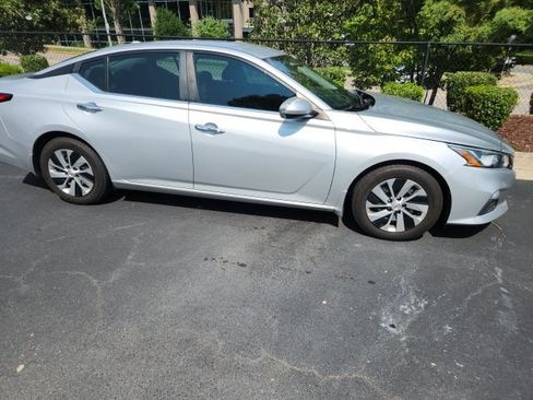 Used 2020 Nissan Altima 2.5 S FWD image 11