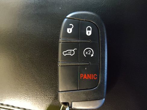 Used 2021 Jeep Grand Cherokee Laredo X RWD image 32