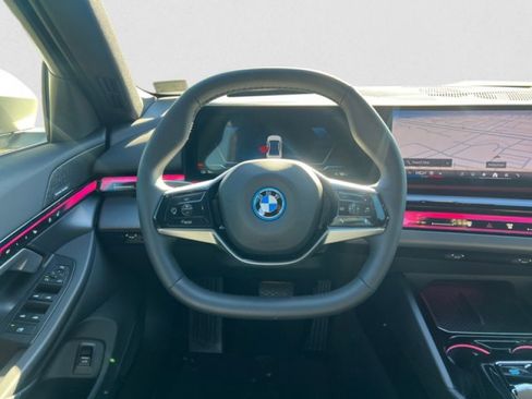 Used 2024 BMW i5 eDrive40i w/ M Sport Package image 15