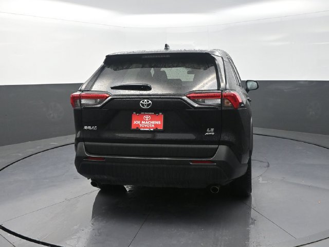 Used 2025 Toyota RAV4 LE AWD/4WD image 7