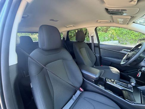 Used 2025 Kia Sportage LX FWD image 35