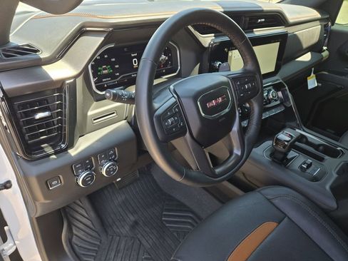 Used 2024 GMC Sierra 1500 AT4 w/ AT4 Premium Package AWD/4WD image 11