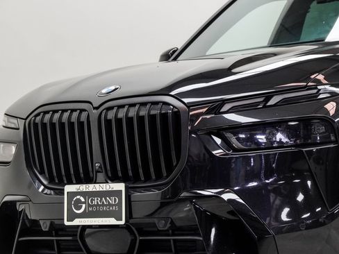 Used 2023 BMW X7 xDrive40i w/ M Sport Package AWD/4WD image 2