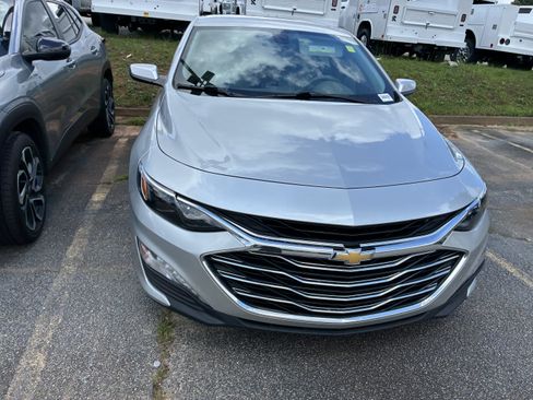 Used 2020 Chevrolet Malibu LT FWD image 2