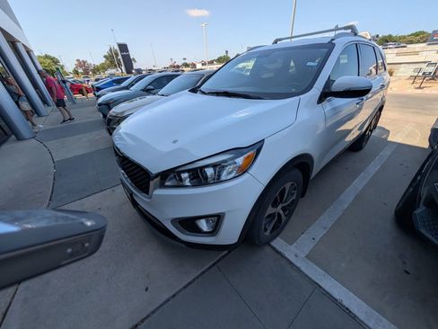Used 2017 Kia Sorento EX FWD image 1