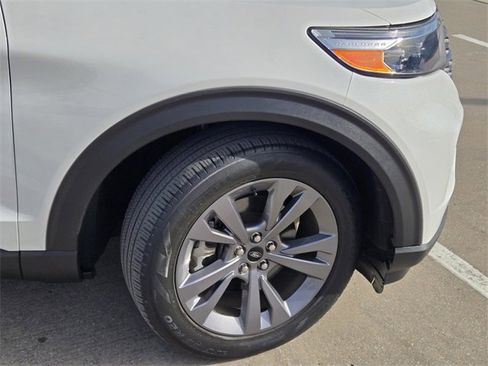 Used 2022 Ford Explorer XLT w/ Equipment Group 202A image 6