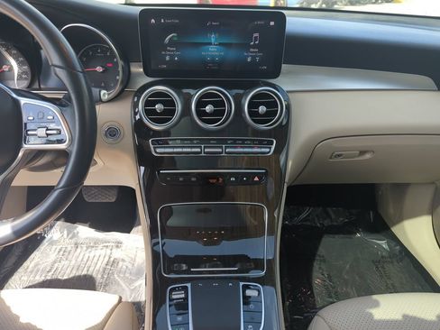 Used 2020 Mercedes-Benz GLC 300 w/ Premium Package image 25