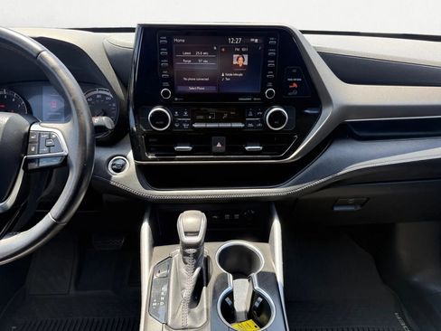 Used 2020 Toyota Highlander LE image 14
