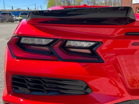 Used 2025 Chevrolet Corvette Z06 RWD image 11
