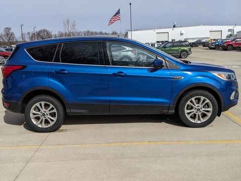 Used 2019 Ford Escape SE image 2